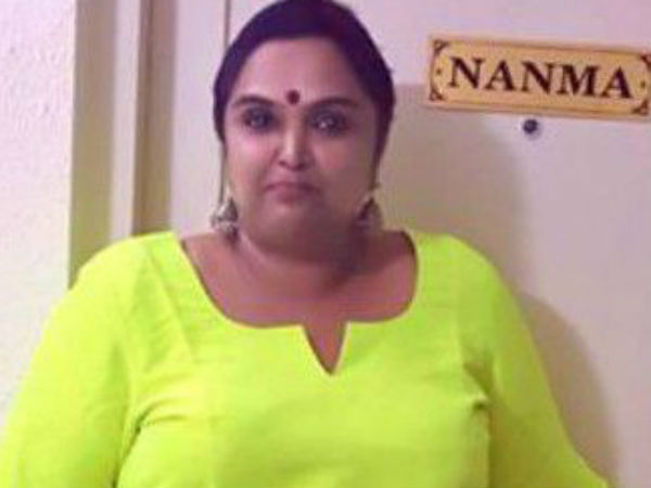ആരാണ് പിന്നില്