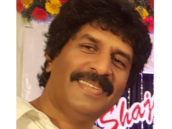 മുണ്ടും ജുബ്ബയും ധരിച്ച് ടൈ കെട്ടുമോ?