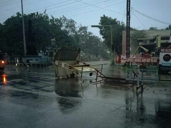 സെൽഫി എടുക്കാൻ പോകരുത്