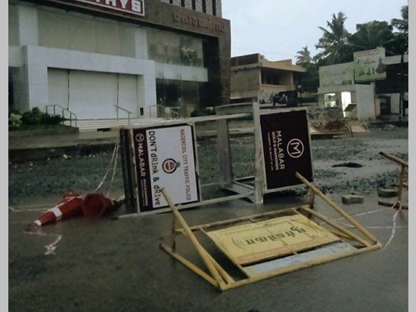 നാനൂറോളം പേരെ വിവിധസ്ഥലങ്ങളിലായി രക്ഷപ്പെടുത്തി