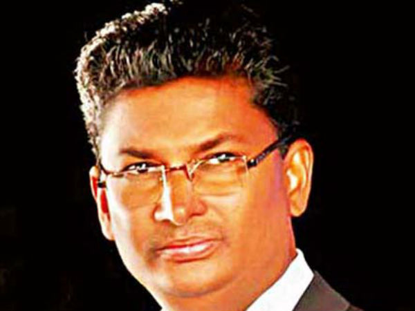 വര്ഷത്തിലൊരു രാത്രി ശവപ്പറമ്പില്
