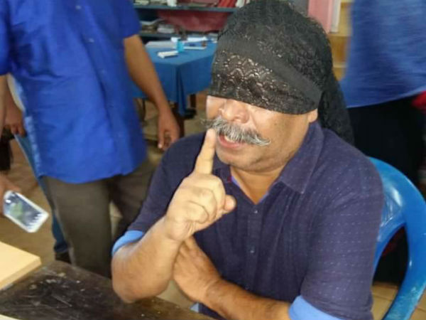 കണ്ണ് കെട്ടി പ്രതിഷേധം