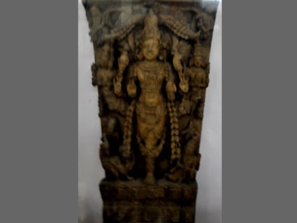 കൊട്ടാരത്തിലെ വിശേഷങ്ങൾ