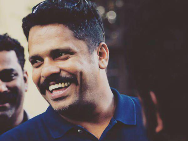 അതിനകത്ത് കിടക്കുന്നവര്