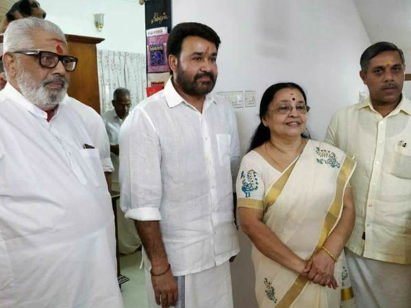 ആര്എസ്എസ്സുകാര്ക്കൊപ്പം