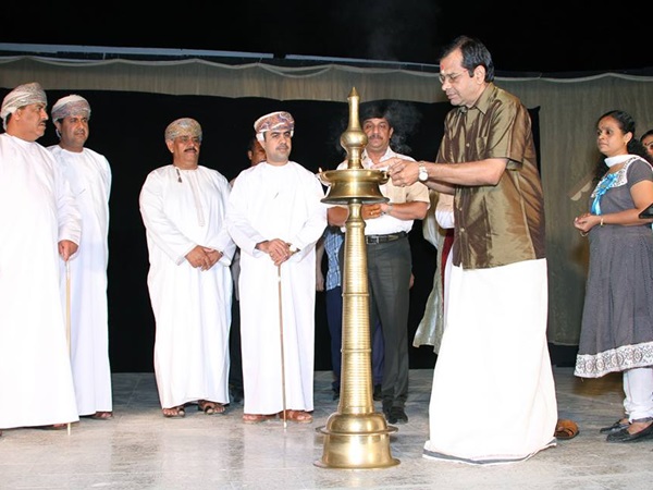 സിനിമയിലും ഒരു കൈ
