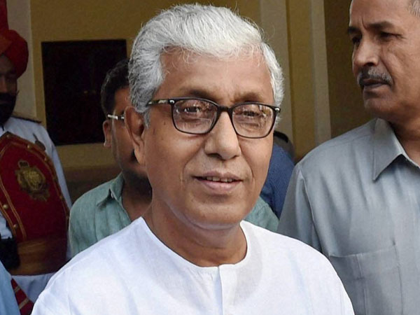 മൊബൈൽ പോലുമില്ല