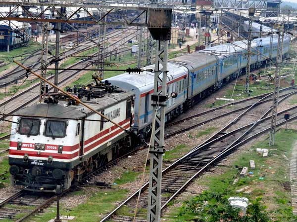 പത്താം ക്ലാസ് പാസായവര്ക്ക് 62,000 തസ്തികകൾ