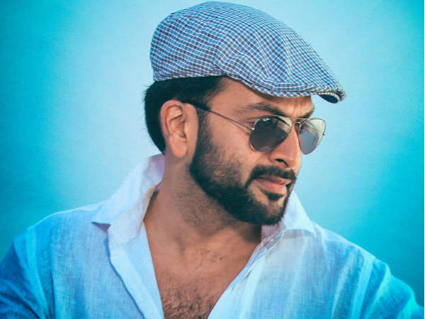 നിന്നത് നടിക്കൊപ്പം