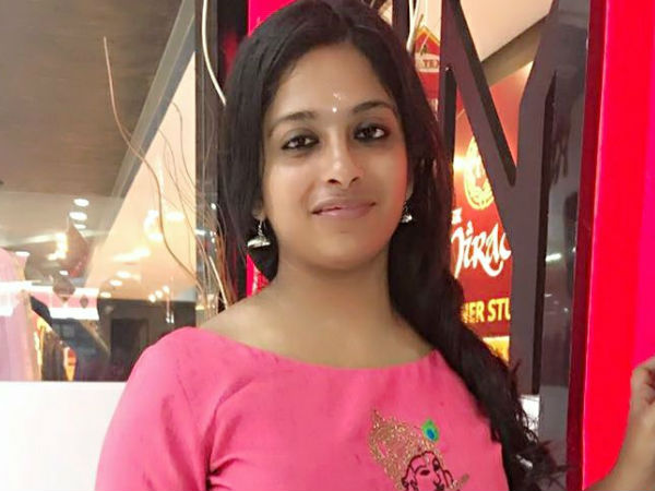 ''പണ്ടു പാടിയ പാട്ടിലൊരെണ്ണം''