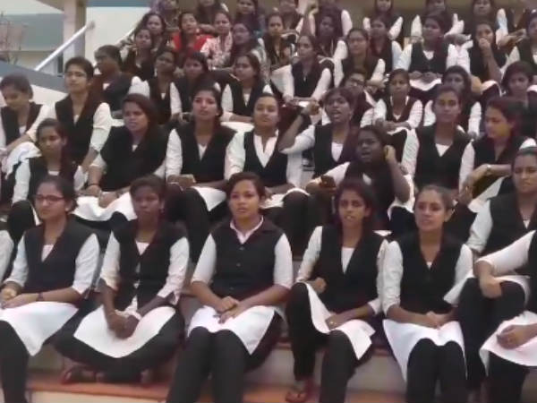 ലെസ്ബിയന്സും തുണ്ടുപടവും