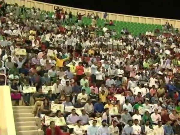 പ്ലക്കാര്ഡ് പ്രതിഷേധം