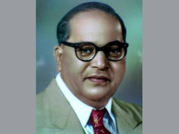 പെരിയാറിന്റെ പ്രതിമ