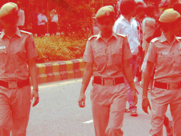 ഉയര്ന്ന ഉദ്യോഗസ്ഥരുമായി വഴിവിട്ട ബന്ധം