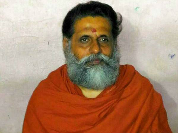 കത്തിയെടുത്ത് വീശിയപ്പോള്