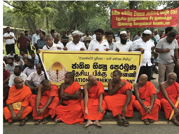 പള്ളികളില് സ്നേഹ സന്ദര്ശനം