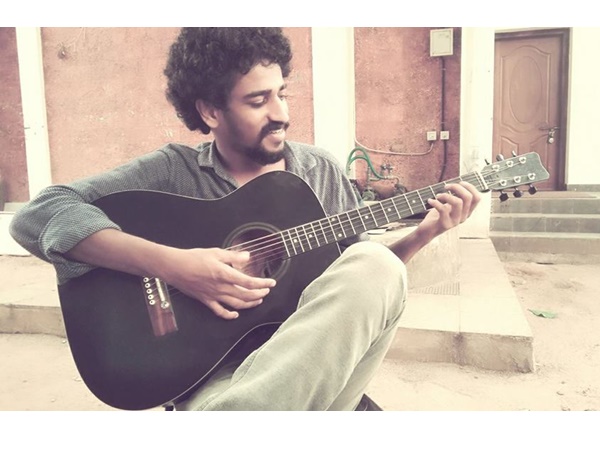 അവര് അങ്ങനെയെങ്കിലും പുസ്തകം വായിക്കട്ടേ