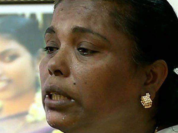 പോലീസുകാര് അടിമകള്