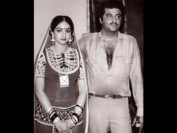 ട്വിറ്ററിലൂടെ പുറത്തേക്ക്