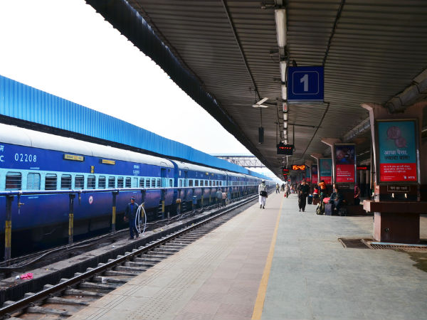 റെയില്വേയെ ചുറ്റിച്ചു