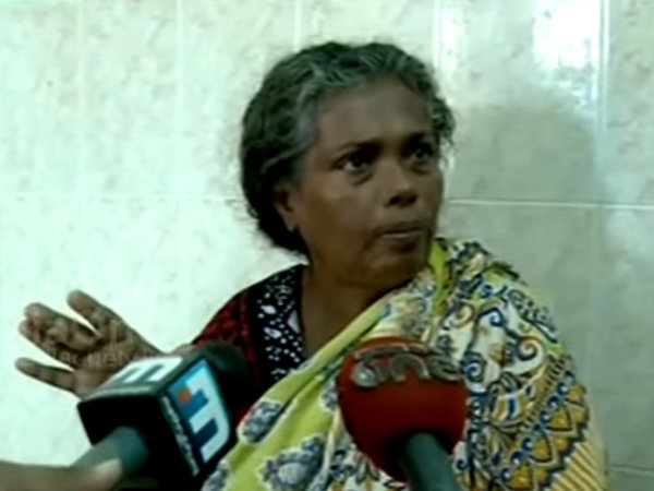 വിവസ്ത്രയായി നടക്കണോ