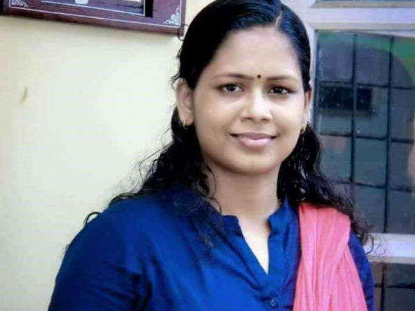 ഉദ്യോഗസ്ഥർ ദിവസേന വീട്ടിലേക്ക്...