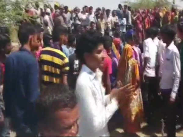 ഗുജറാത്ത് കത്തുന്നു