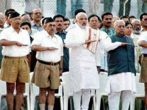 ജനങ്ങള് കൂട്ടത്തോടെ ആക്രമിക്കുന്നു