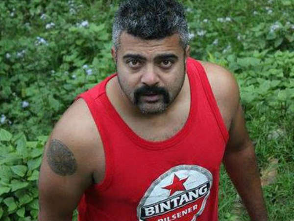 ഇത്രയ്ക്ക് ചീപ്പായിരുന്നോ ആര്ട്ടിസ്റ്റ് ജിനു