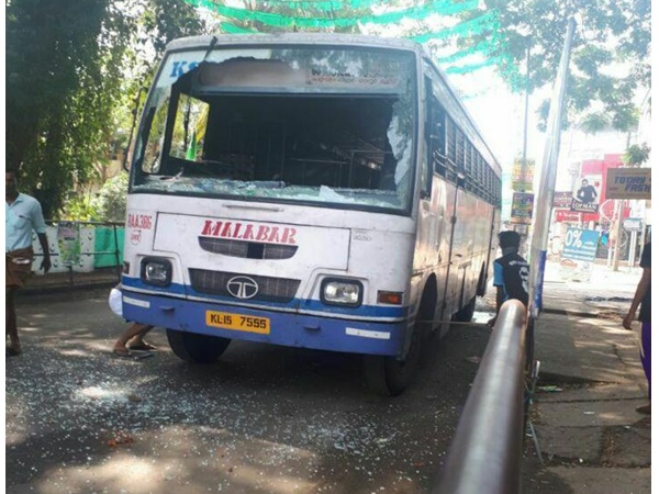 തുടര്ച്ചയായി പ്രകടനങ്ങള്