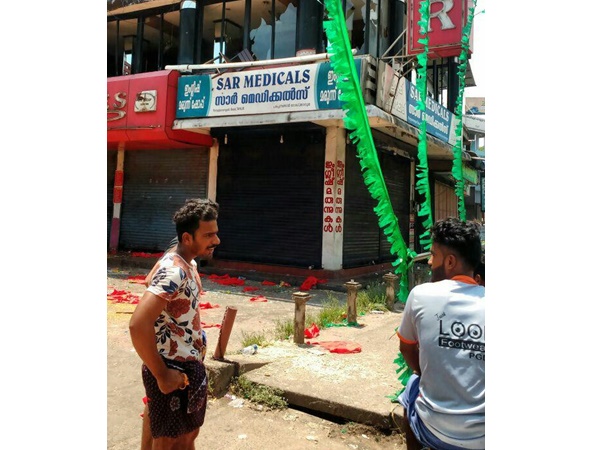 വ്യാപാര സ്ഥാപനങ്ങളും...