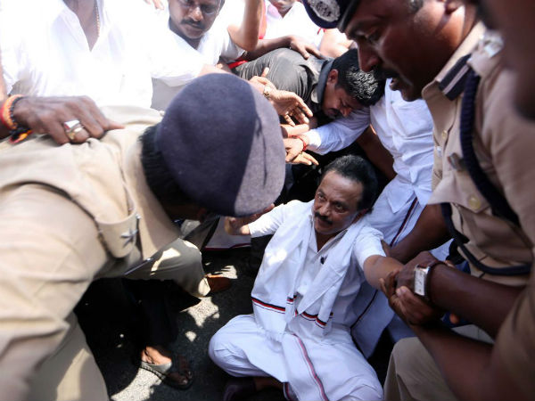 ഓഡിറ്റോറിയത്തിൽ...