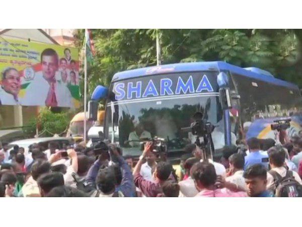 77 എംഎല്എമാര്