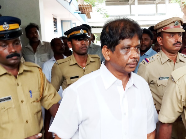 വേദനിച്ചപ്പോൾ ബലം പ്രയോഗിച്ചു