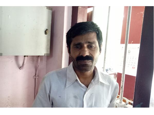 വീടിന് മുകളില് കയറിയത് പപ്പായ മരത്തിലൂടെ