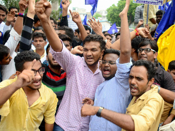 രജപുത്രര് മീശവടിച്ചു