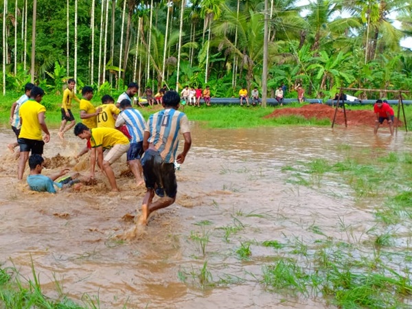ആവേശക്കമ്മിറ്റിക്കാർ