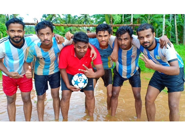 വാട്സ് ആപ്പിലും കളി