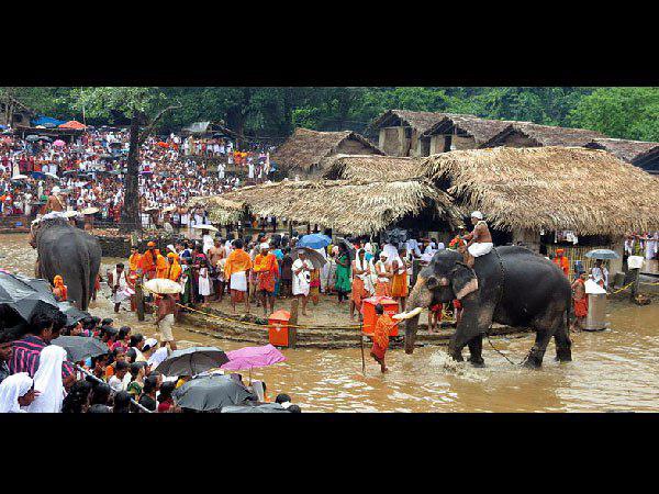 വിഗ്രഹവും അമ്പലവുമില്ലാത്ത അക്കരെക്കൊട്ടിയൂർ