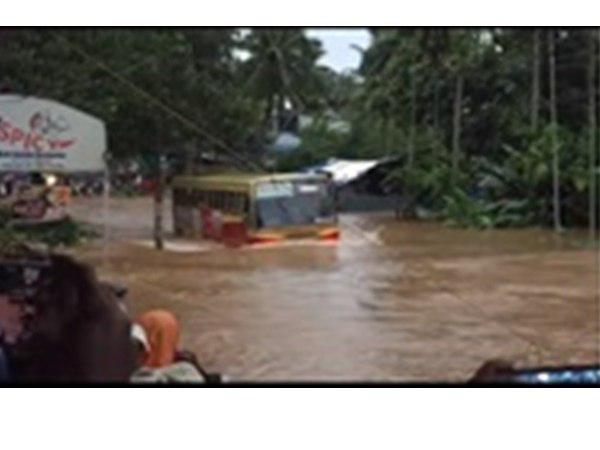 പൊരിഞ്ഞ മഴയത്ത്