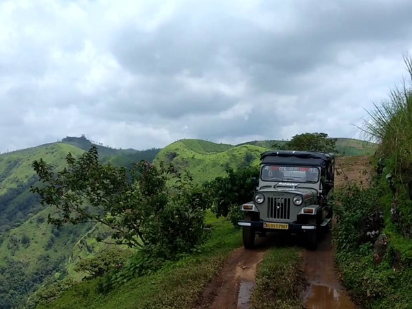 ഗവിയിലെ ജീപ്പ് സവാരി