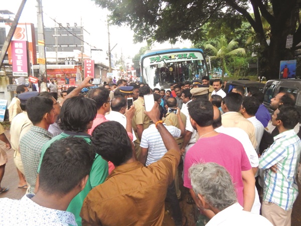 പോലീസ് സ്റ്റേഷന് മാര്ച്ച്