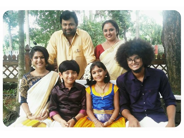 കയ്യും കെട്ടി നോക്കി ഇരിക്കില്ല