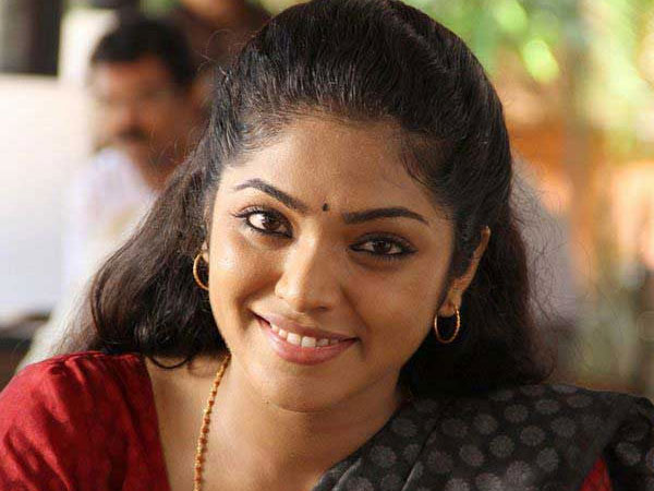 നടിമാര് ഉള്പ്പെടെയുള്ളവര്