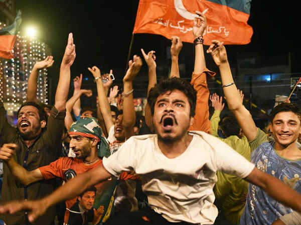 ഫലം ഇമ്രാന് ഖാന് അനുകൂലം