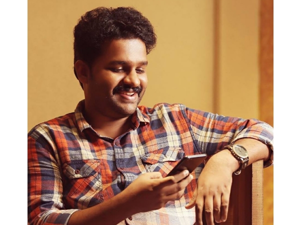 ഹനാനും അരുണ് ഗോപിക്കുമൊപ്പം