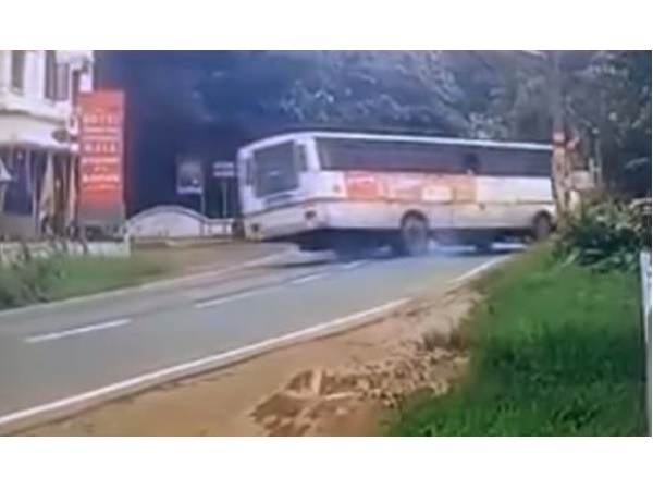 കെഎസ്ആര്ടിസ് ബസ്