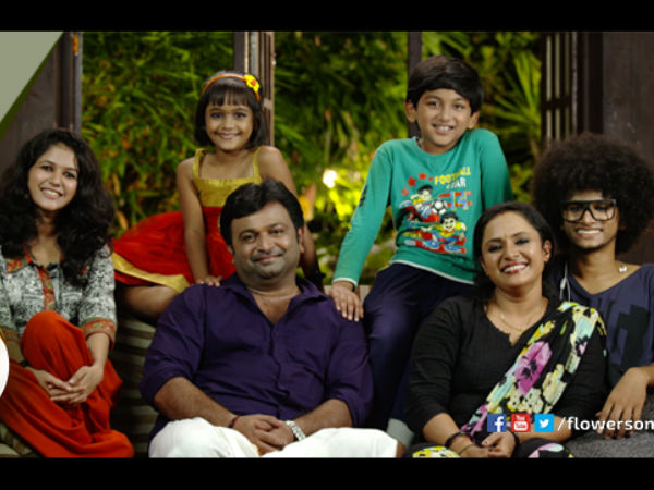 ഫ്ളവേഴ്സിനെതിരെ പ്രതിഷേധം