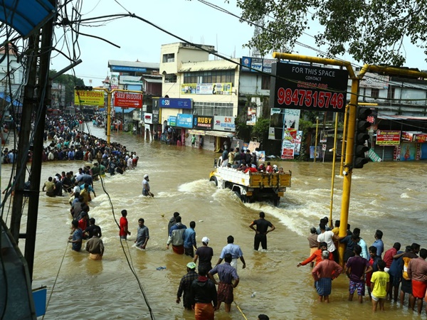 പറവൂരില് രക്ഷാപ്രവര്ത്തനം