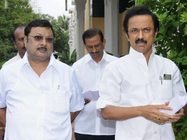 അനുയായികള് കുറയുന്നു